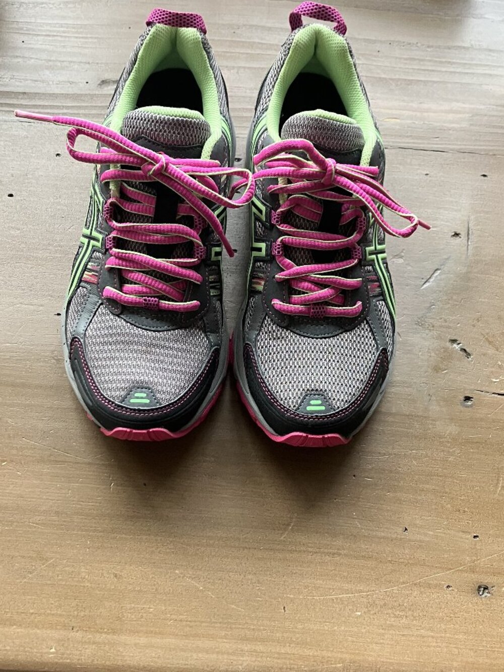 LIKE NEW.....ASICS Gel-Venture 5 Trail Running Shoes. Womens Size 8 T5N8N